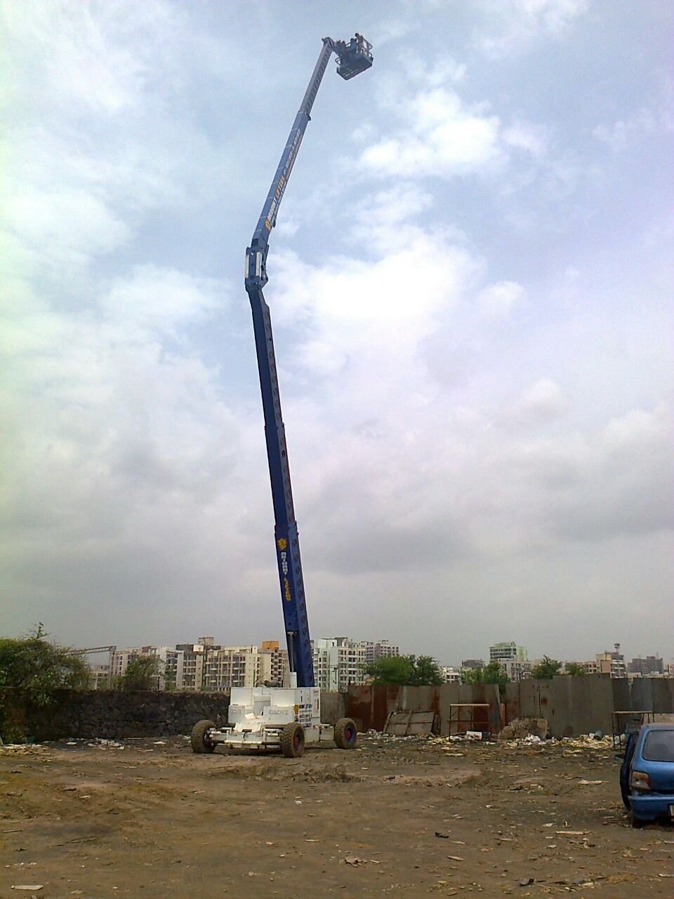 GROVE SELF -PROPELLED BOOM LIFT AMZ131XT 40 METER HEIGHT