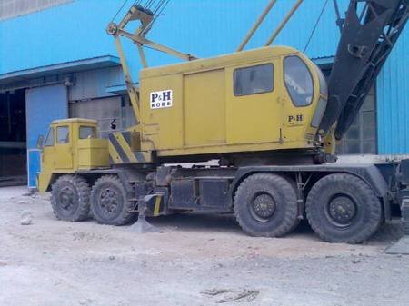 P&H  125T  Tyre Mounted with lattice boom