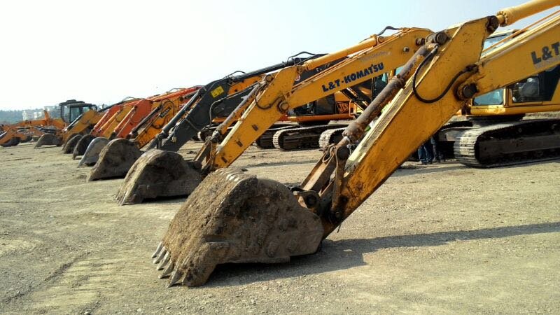 Excavator of PC200 for Rent with Rock Breaker