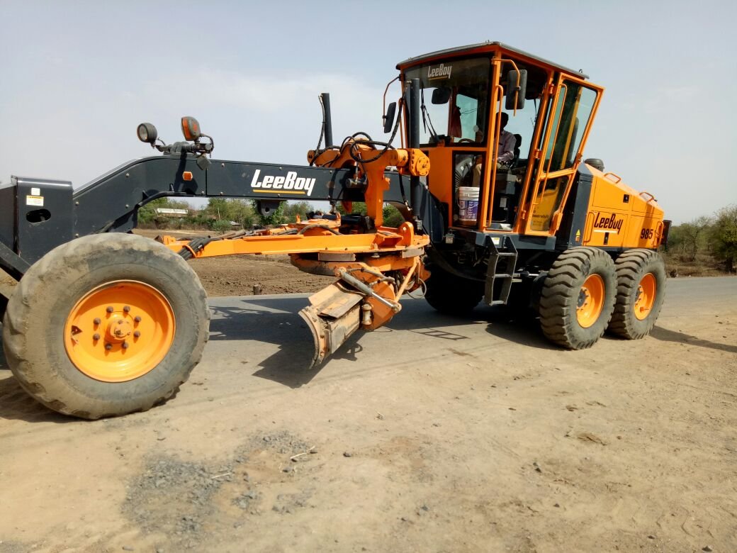 LEEBOY MOTOR GRADER 985 AVAILABLE FOR RENT