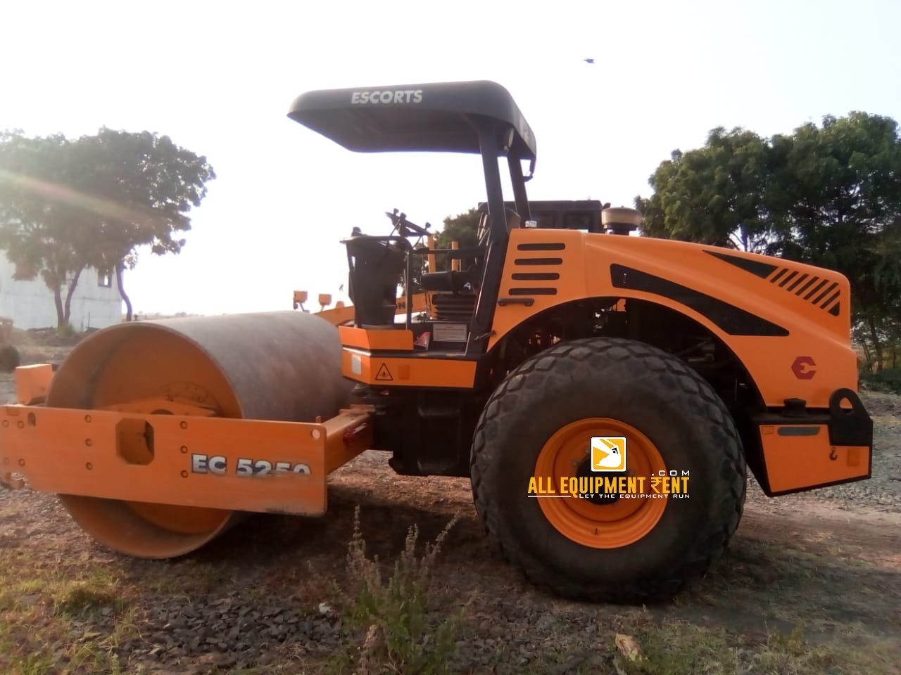 Soil compactor EC5250 2018 model available for Rent