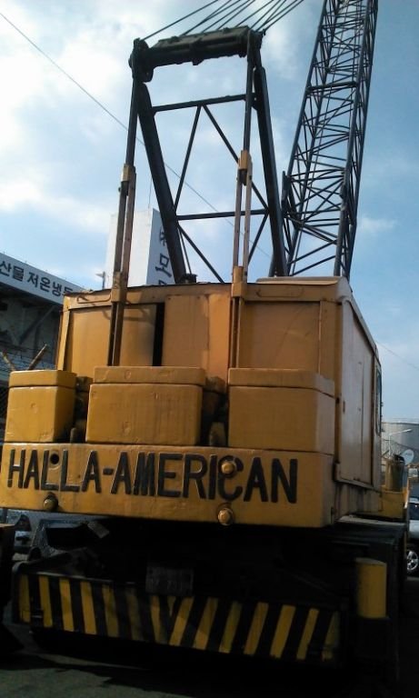 Halla American 25 T Tyre Mounted with Lattice boom